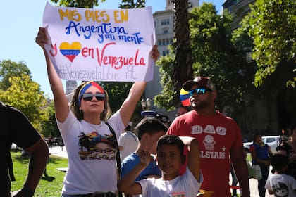 La concentración de venezolanos en Plaza de Mayo