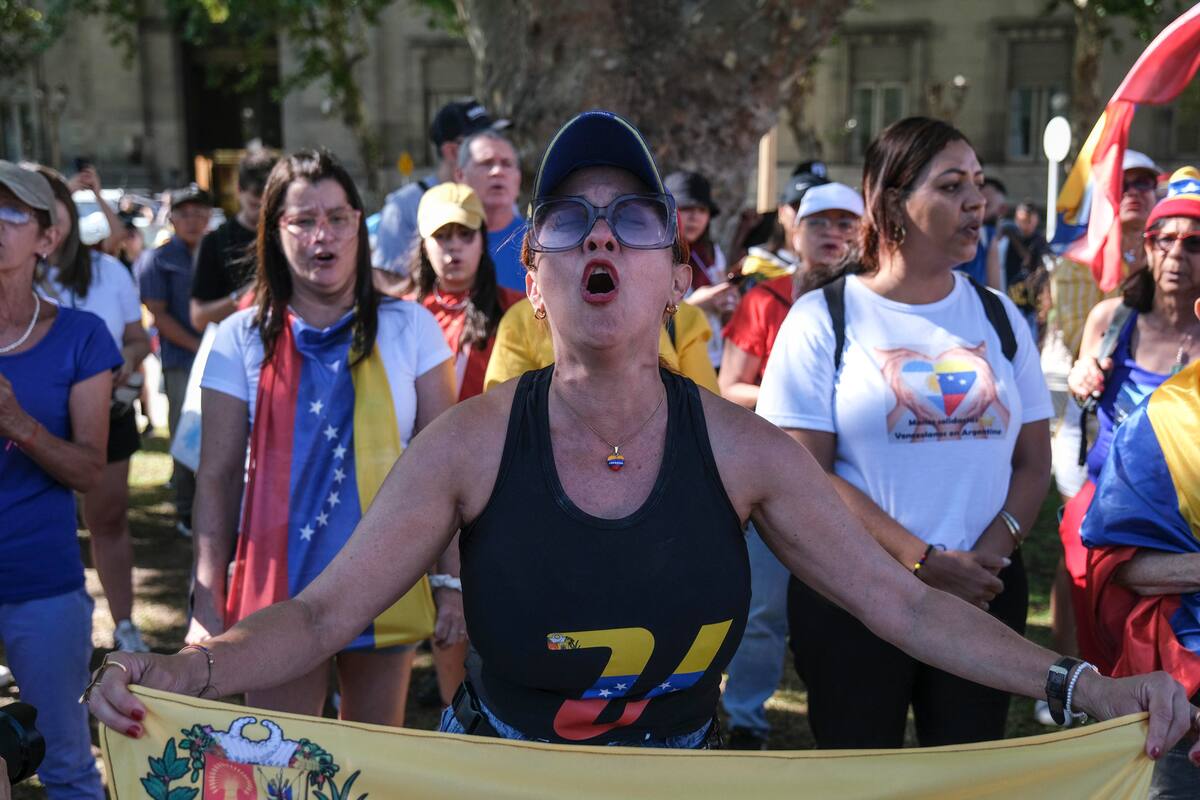 La concentración de venezolanos en Plaza de Mayo, este 9 de enero