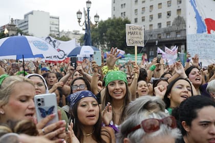 La concentración en la plaza empezó cerca de las 16