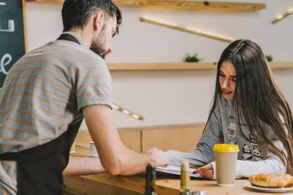 La conciencia sobre el entorno demuestra un interés real sobre las demás personas (Foto: Freepik)