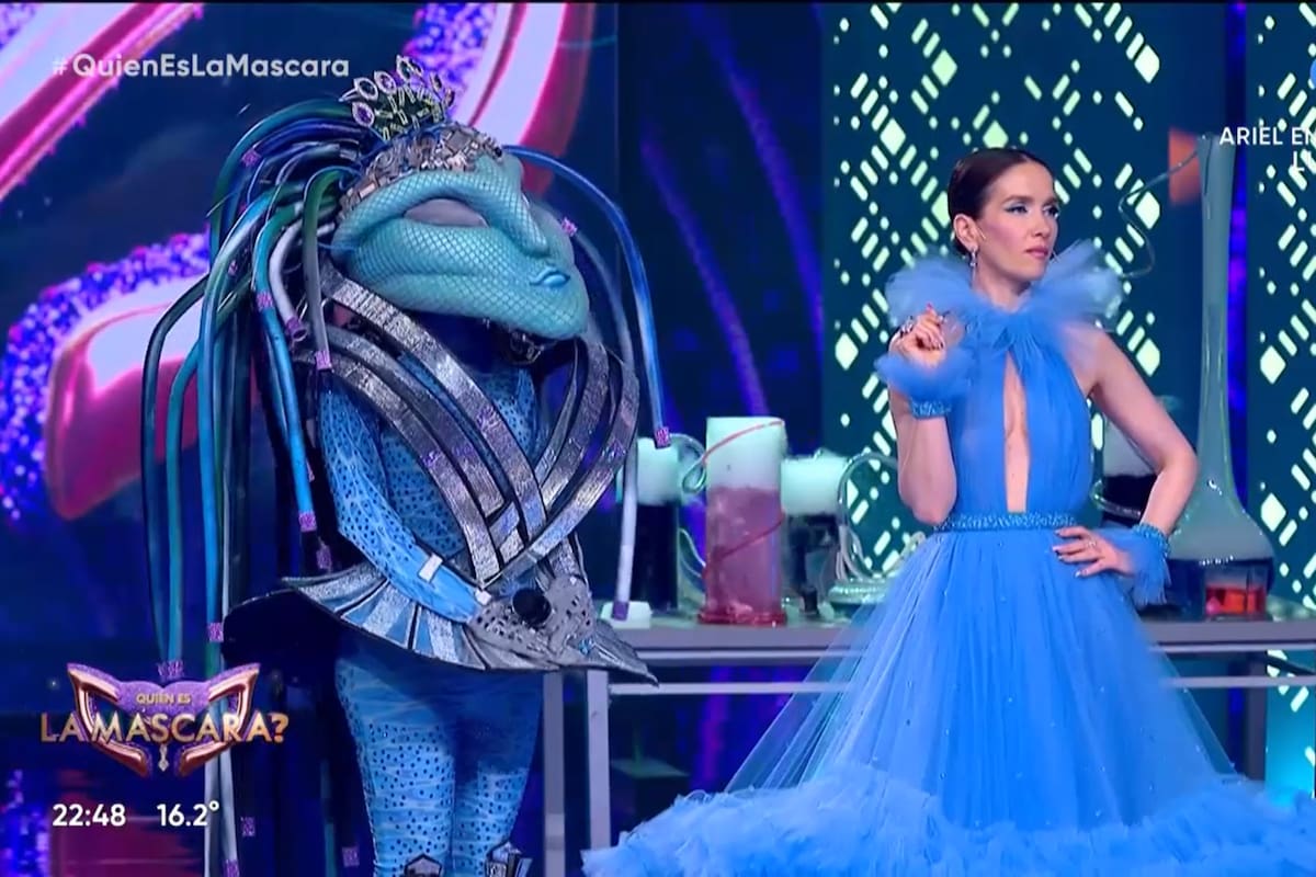 La concursante misteriosa se emocionó al ser identificada por Wanda Nara y Karina La Princesita.