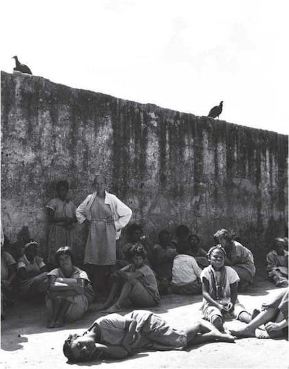 La condición en la que mantenían a los pacientes en el hospital de Barbacena fue comparada con los campos de concentración (Foto: libro Holocausto Brasileir de Daniela Arbex)