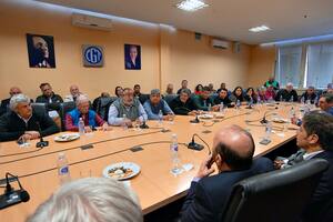 La conducción de la CGT, frente a Kicillof y otros gobernadores del PJ