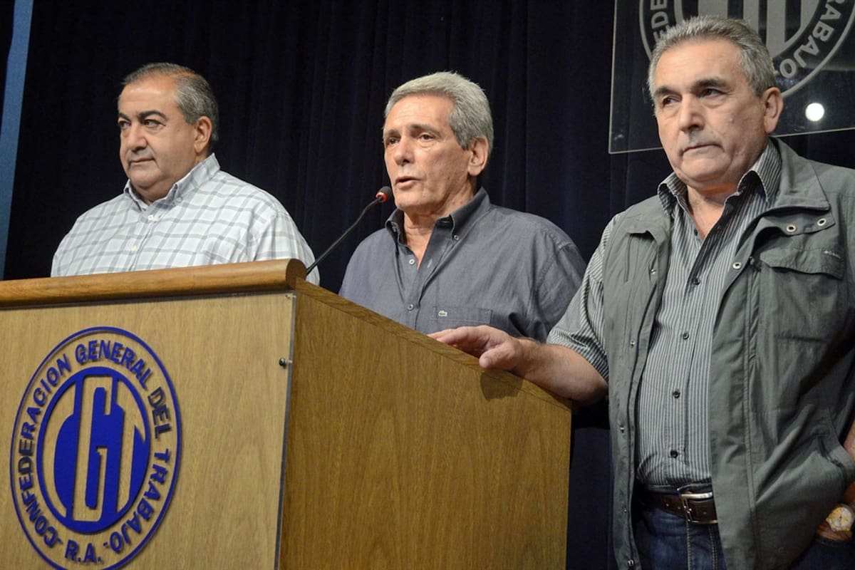 La conducción se reunió ayer en secreto para explorar la sucesión del triunvirato