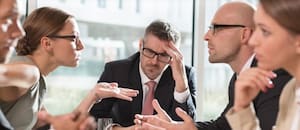 Qué significa que una persona interrumpa las conversaciones todo el tiempo, según la psicología