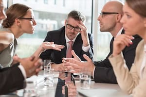 Qué significa que una persona interrumpa las conversaciones todo el tiempo, según la psicología