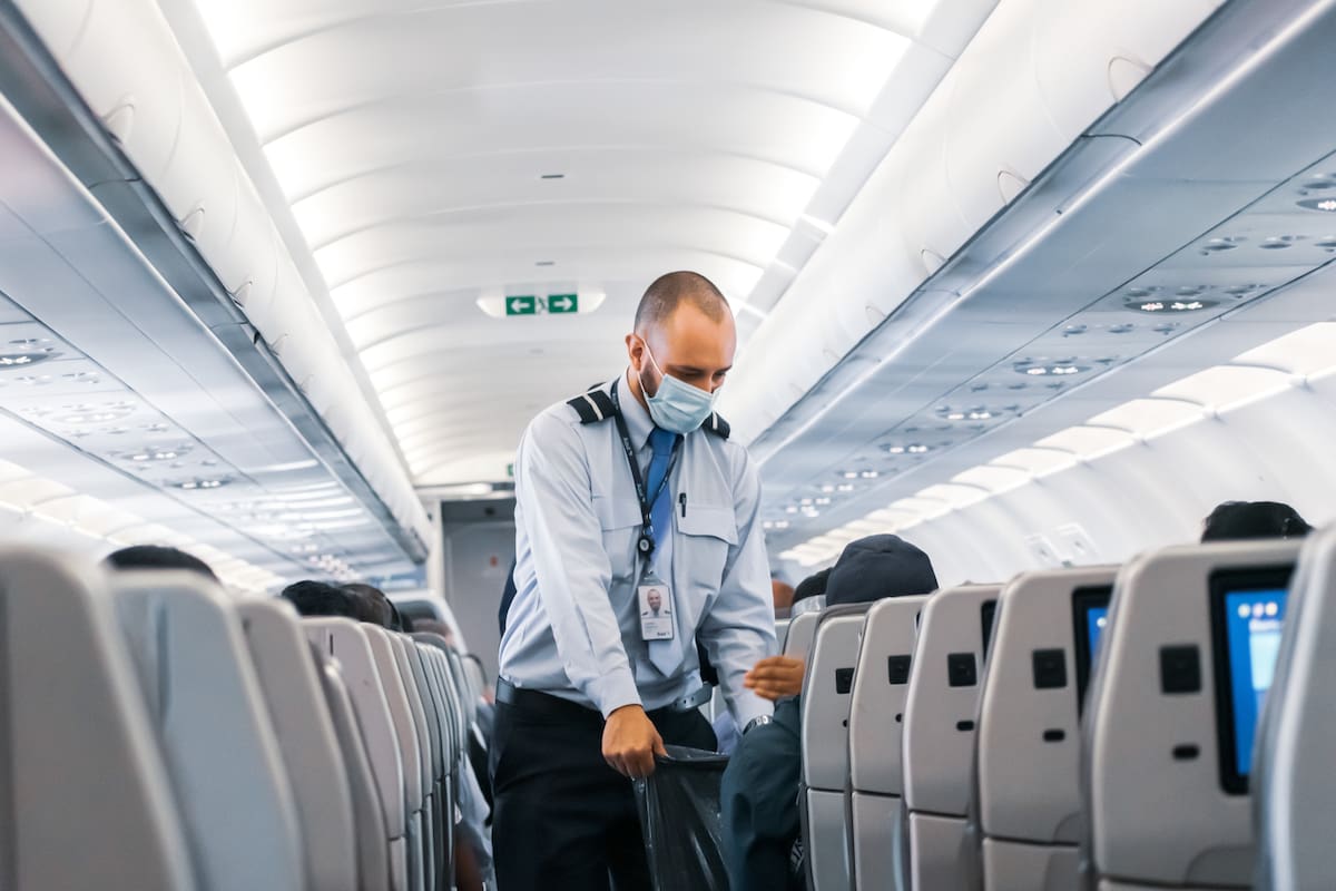 La conducta del asistente de vuelo lo hizo acreedor del corazón de la comunidad virtual