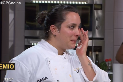 La conductora de El gran premio de la cocina, Carina Zampini, le hizo una pregunta a Dana que la hizo emocionar