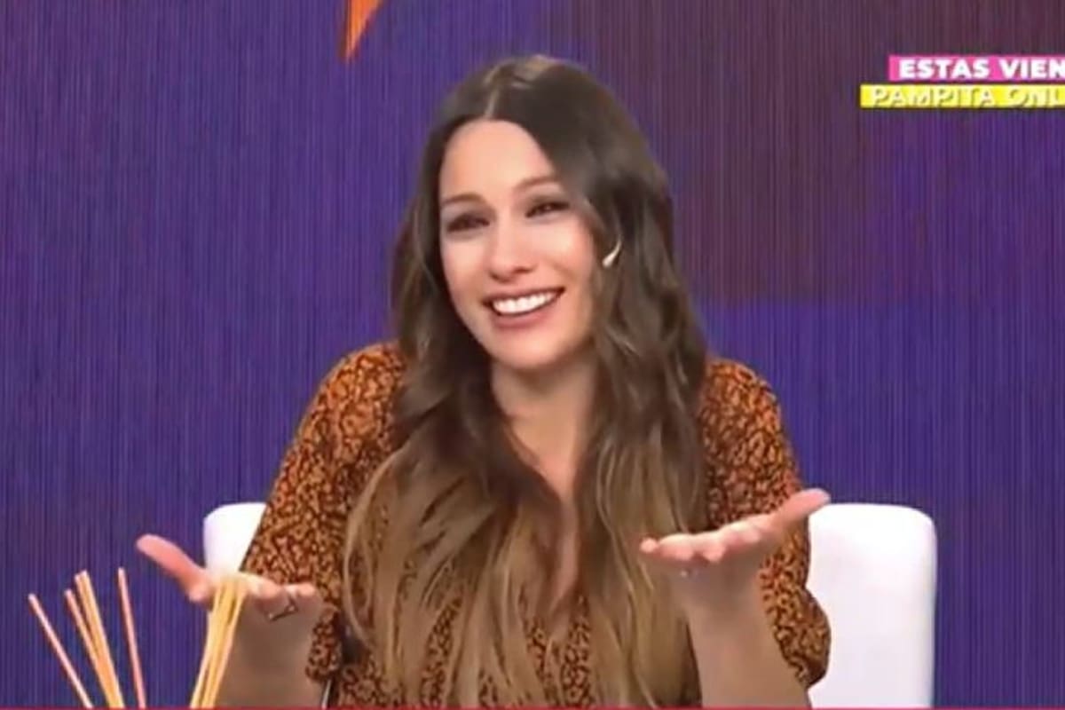 La conductora del ciclo Pampita Online confesó que asisitió a una boda como amiga de la mujer que se casaba y que, otra vez, asistió de sorpresa a un cumpleaños, donde apareció con la torta en sus manos