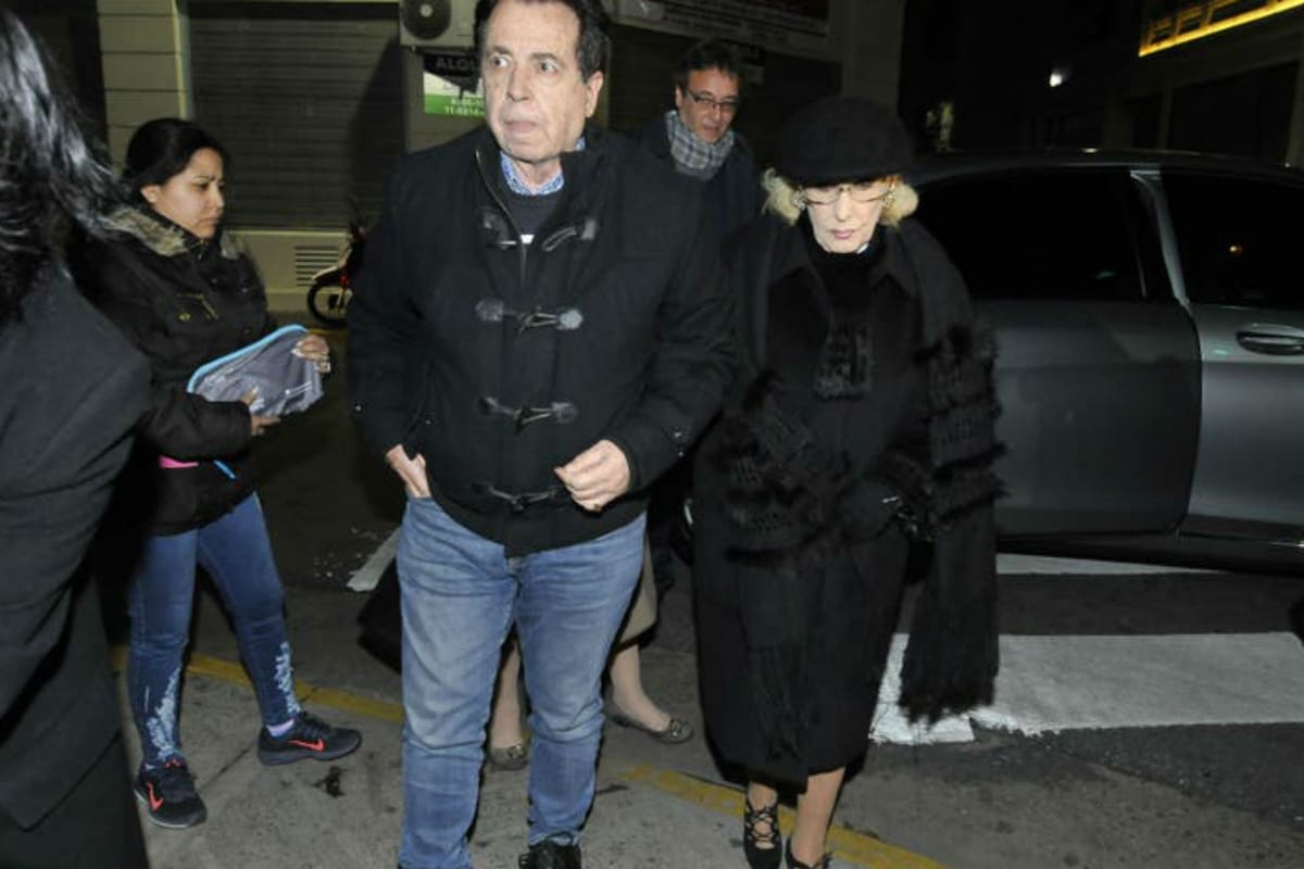 La conductora estaba quebrada al despedir a su querido hermano, José Martínez Suárez