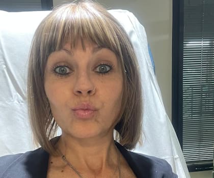 La conductora explica que el cabello en una mujer con cáncer puede ser realmente importante
