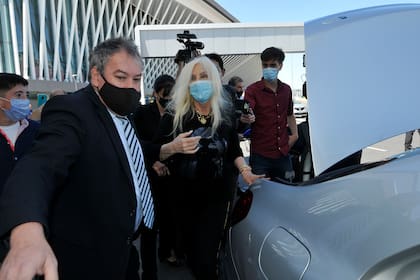 La conductora se disculpó con los periodistas por no quitarse el barbijo porque no estaba maquillada