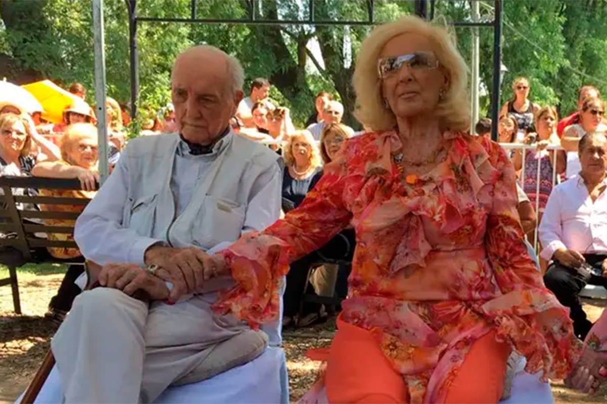 La conductora se mostró muy angustiada por la salud del cineasta de 93 añós