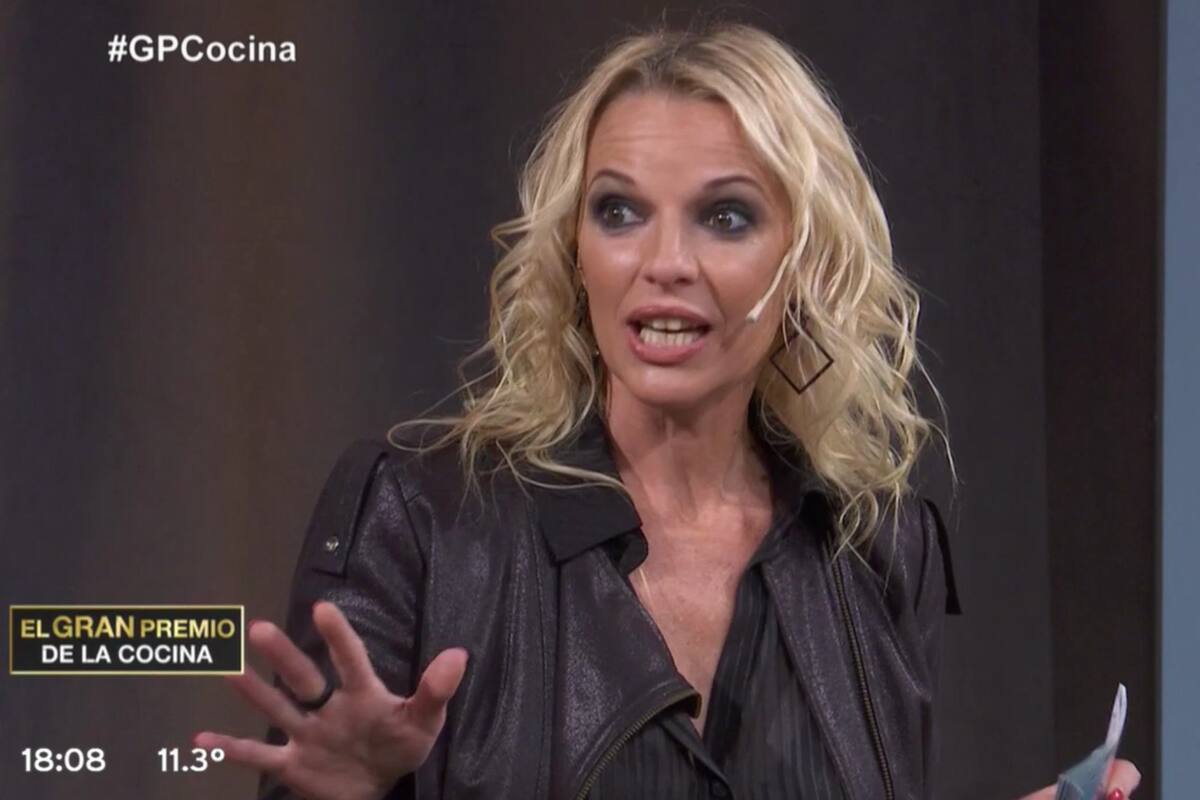 La conductora tuvo que pedirle silencio a una de las participantes porque no dejaba hablar al jurado.