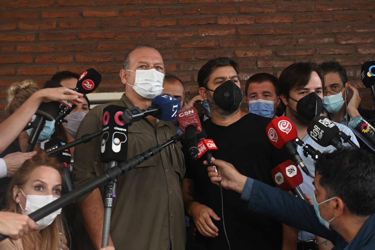 La conferencia de prensa de Berni, Blanco y Kreplak en la puerta del hospital Bocalandro, en Loma Hermosa