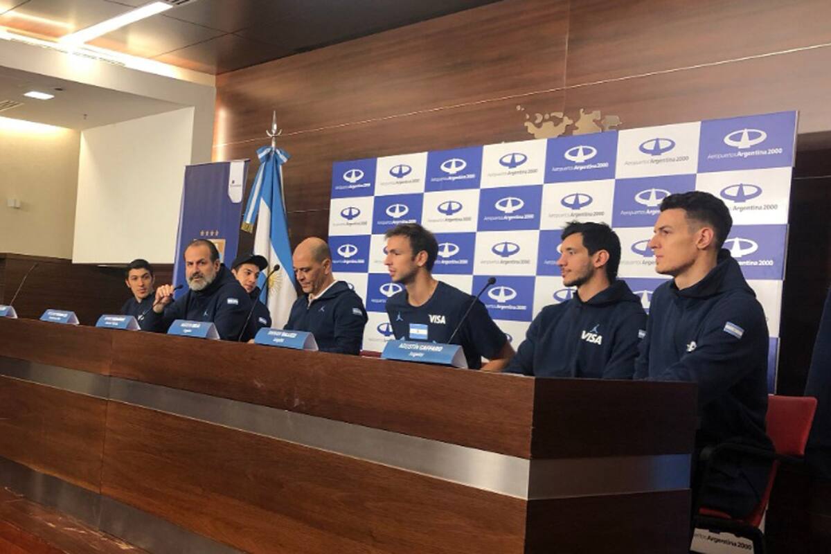 La conferencia de prensa de varios integrantes de la selección de básquetbol