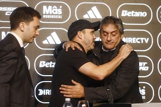 Di Carlo anunció la salida de Coudet de River y la asunción de Leo Ponzio como DT interino: "Tiene todas las aptitudes"