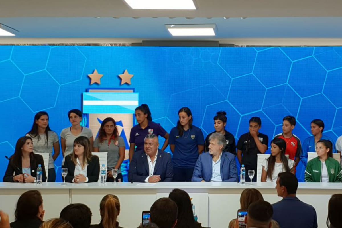 La conferencia de prensa en el predio de la AFA