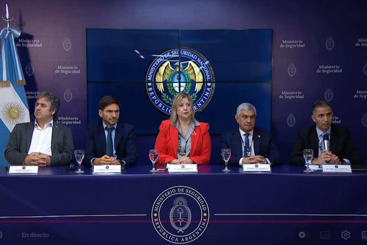 La conferencia de prensa encabezada por la ministra de Seguridad Nacional, Alejandra Monteoliva, y el gobernador de Santa Fe, Maximiliano Pullaro