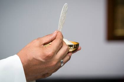 La Conferencia Episcopal Argentina difundió una serie de recomendaciones precautrorias durante las celebraciones litúrgicas Crédito: Shutterstock