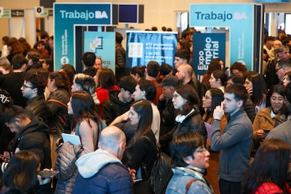 La confianza entre consumidores jóvenes de 18 a 29 años cayó 4,93% en septiembre