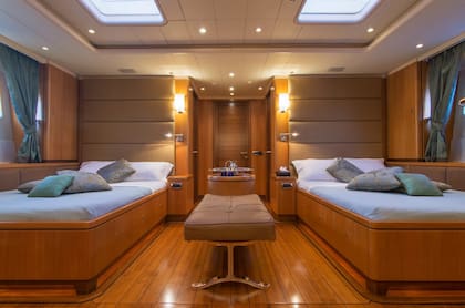 La configuración de la cabina tiene tres suites: una Master, una VIP y una Twin