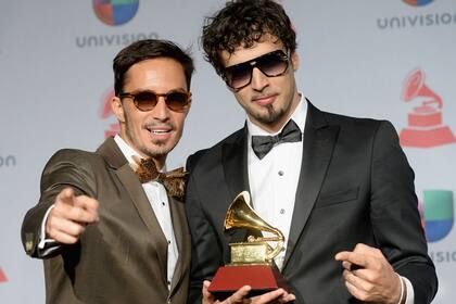 Illya Kuryaki and the Valderramas, el dúo que integra junto a Dante Spinetta, ganó el premio a Mejor Canción Urbana en los Latin Grammy de 2013 por su hit “Ula Ula“