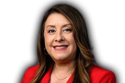 La congresista Luz Rivas presentó un proyecto de ley para que el ICE notifique a los familiares de los detenidos