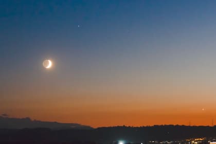 La conjunción planetaria entre la Luna y Saturno podrá observarse desde Estados Unidos en enero de 2026 (NASA)