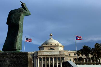 La Constitución de EE.UU. limita el voto en elecciones federales a quienes residen en los 50 estados o en el Distrito de Columbia