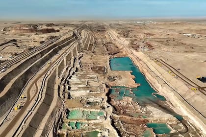 La construcción de The Line en el desierto de Arabia Saudita tendrá 170 km de largo.