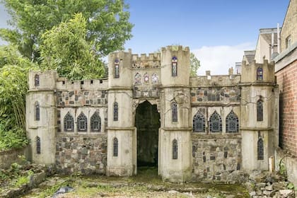 La construcción de un castillo es el diferencial de una casa que busca dueño en Inglaterra