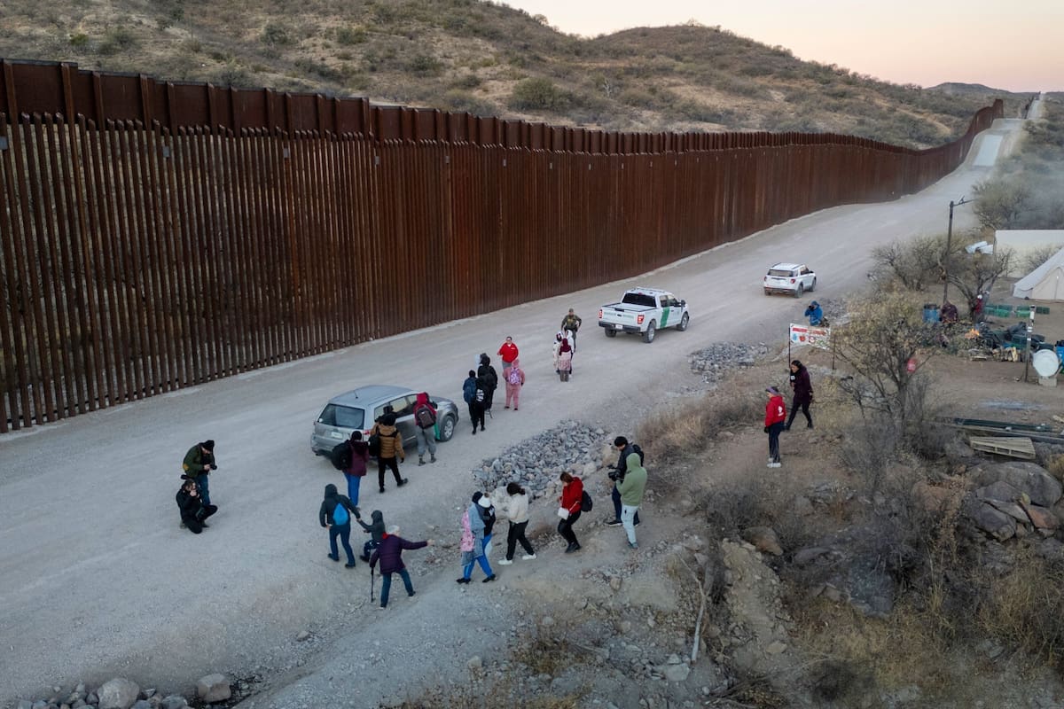 La construcción de una nueva barrera en la frontera entre Estados Unidos y México tiene el camino despejado para ejecutar el proyecto Tucson 5, que abarca unas 62 millas (100 kilómetros) en el sur de Arizona