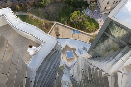 La construcción del Luma Arlés es toda una obra de ingeniería y arte.