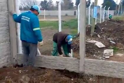 La construcción del muro en la localidad de Merlo
