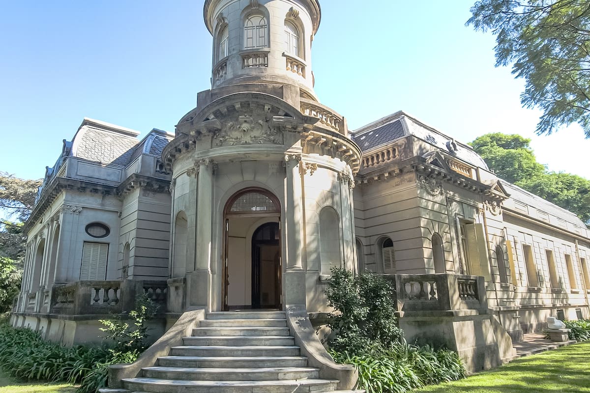 La construcción del Palacio Raggio continúa dialogando con el presente sin renunciar a su identidad original