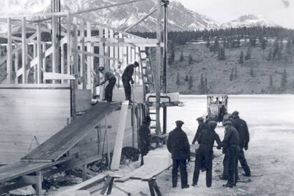 La construcción del prototipo del H.M.S. Habakkuk sirvió para saber que era una empresa posible, pero también para descubrir que el costo del portaaviones sería mucho más caro de lo que se pensó en un principio