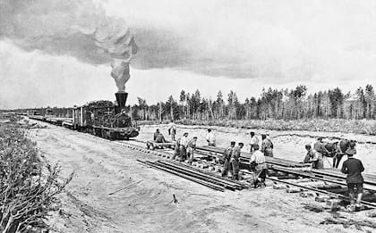 La construcción del Tren Transiberiano llevó 25 años, entre 1891 y 1916. Fuente: Wikimedia.