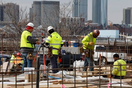 La construcción tuvo una caída en diciembre de 12,2% interanual y de 8,8% intermensual