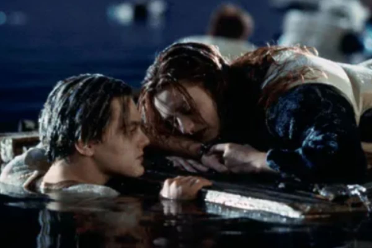 La controversial escena final de Titanic (1997): ¿Había lugar para Jack en la puerta?