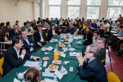 La convocatoria alcanzó tanto a estudiantes, graduados y docentes como a curiosos / Foto gentileza de la Carrera de Ciencia Política