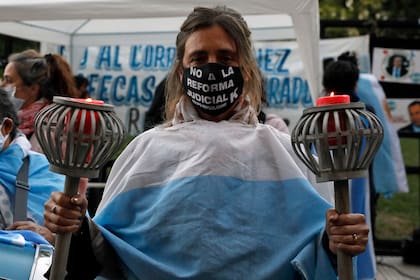La convocatoria fue impulsada en redes sociales; piden "una Justicia independiente" y exigen a la Corte que "falle a favor de la República"