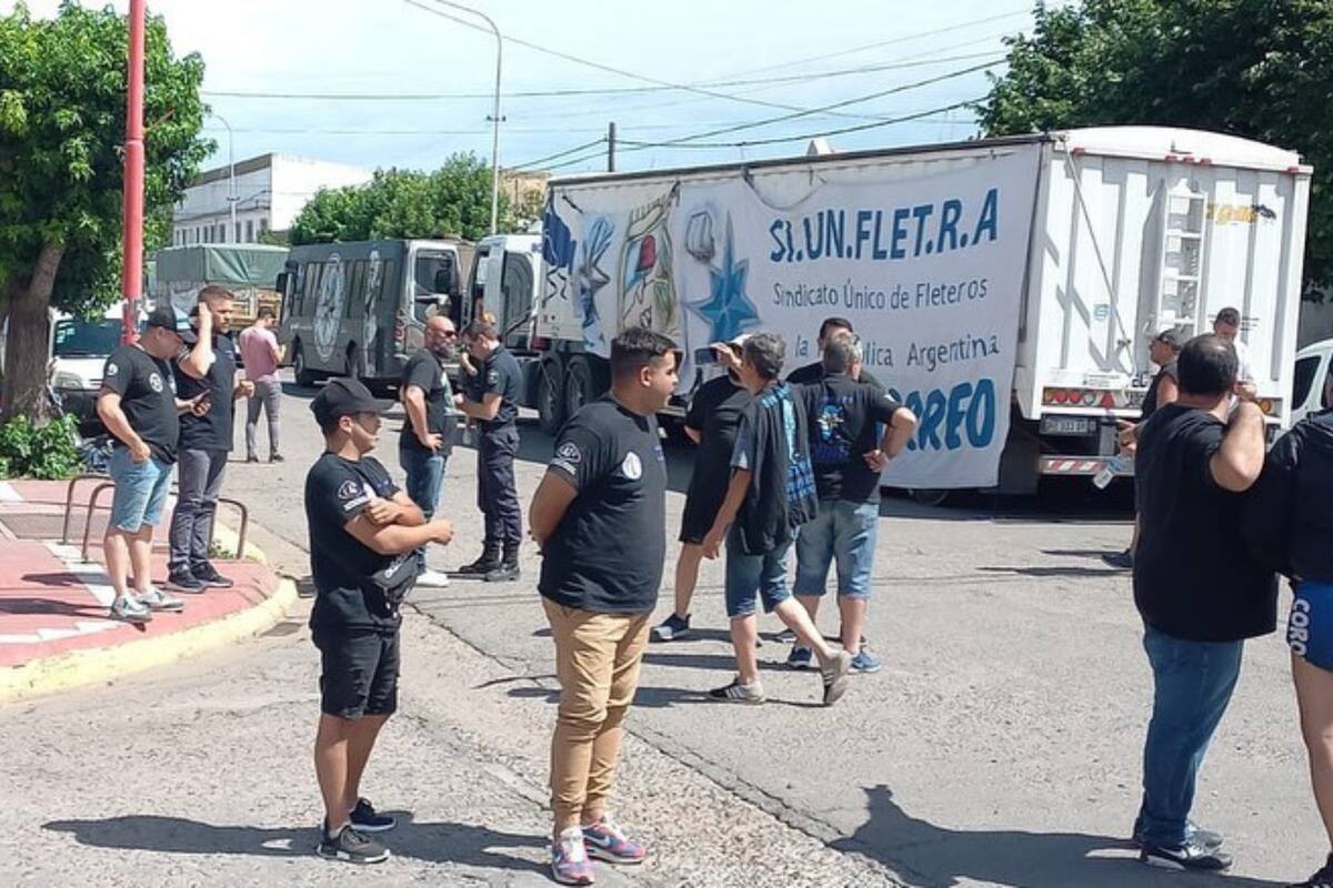 La cooperativa rechaza el bloqueo y dice que tiene libertad para contratar servicios de transporte