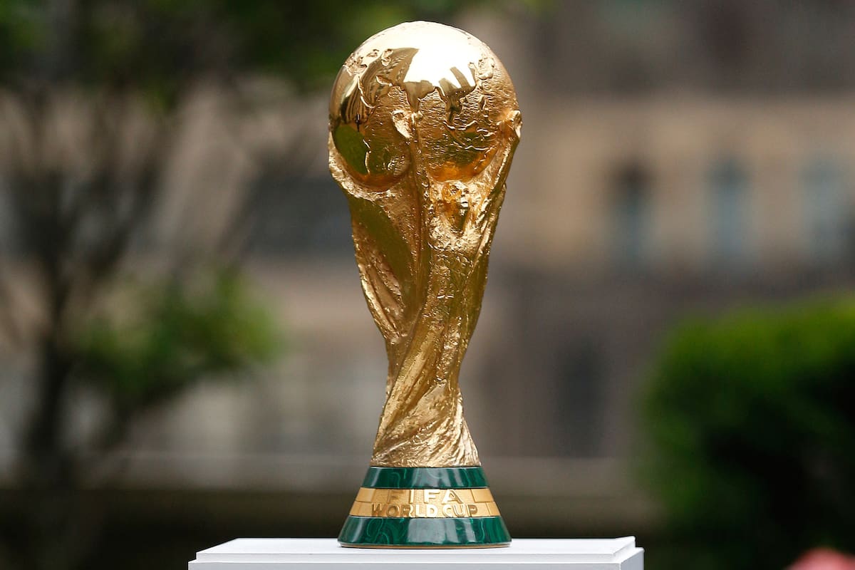 La Copa del Mundo, el trofeo por el que pelearán 48 selecciones entre junio y julio; la selección argentina es la campeona en ejercicio