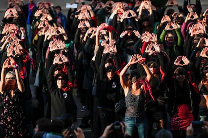 La coreografía "Un violador en tu camino", ayer, frente al Palacio de Justicia de Roma, Italia
