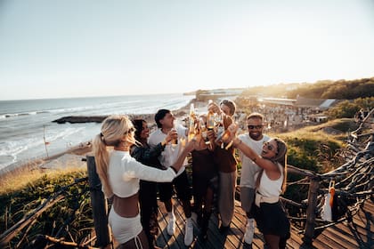 La Corona Crew disfrutó del atardecer en El Calamar Loco.