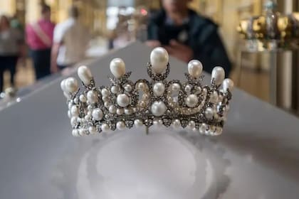 La corona de la emperatriz Eugenia, uno de las piezas que fue robada en el Museo del Louvre