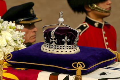 La Corona de la reina Isabel con el diamante Koh-I-Noor