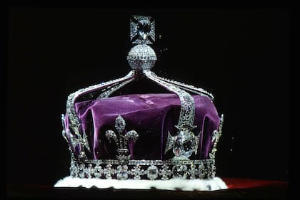 La Corona de la reina Isabel con el diamante Koh-I-Noor