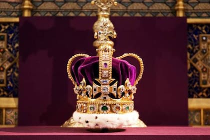 La corona de San Eduardo data de 1661 y es la joya más importante de la familia real británica